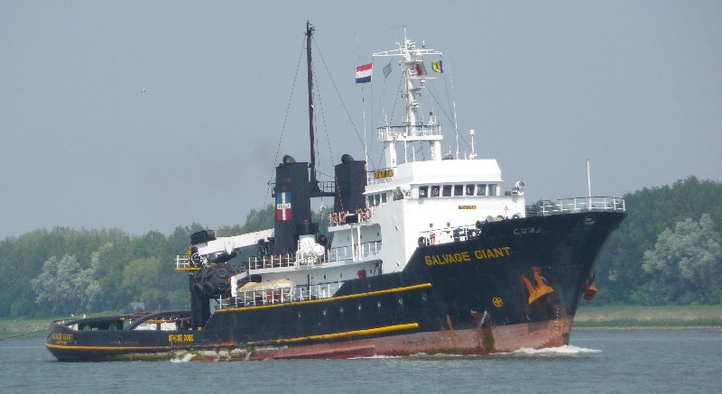 SALVAGE-GIANT KOMT BINNEN IN ROTTERDAM