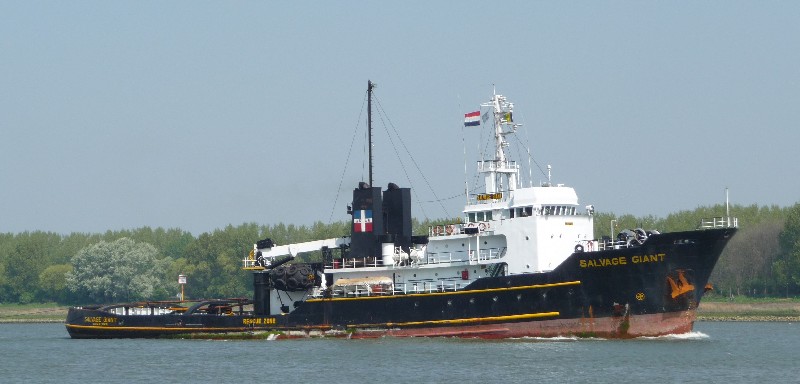 SALVAGE-GIANT KOMT BINNEN IN ROTTERDAM