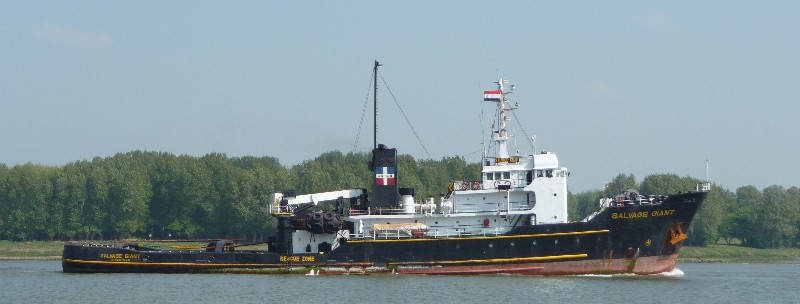 SALVAGE-GIANT KOMT BINNEN IN ROTTERDAM